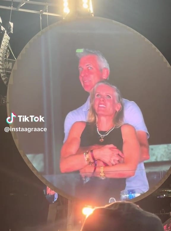 cheater jumbotron coldplay